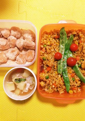 カレーチャーハンと☆おやつのお弁当-レシピのメイン写真