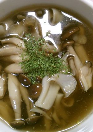 ランチに しめじ 舞茸の コンソメスープ-レシピのメイン写真