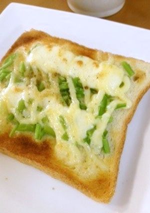 イタリアンパセリの茎で♡チーズトースト-レシピのメイン写真