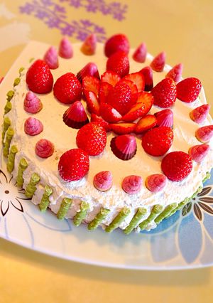 お菓子もいっぱいデコレーションケーキ-レシピのメイン写真