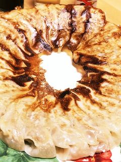 有名店より旨い肉汁溢れるカリカリ餃子!!-レシピのメイン写真