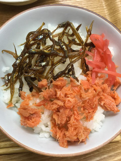 二色丼(シャケといかなごの釘煮)-レシピのメイン写真