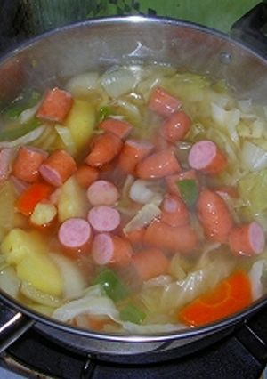 実はポトフ? 野菜ぶち込みコンソメスープ-レシピのメイン写真