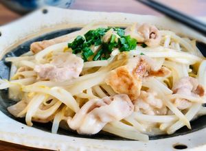 醤油とんこつが絡んで旨い！もやし豚-レシピのメイン写真