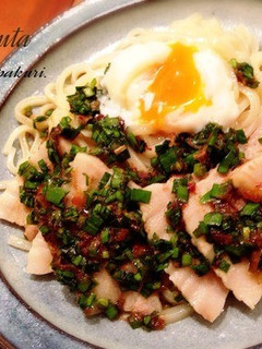 ゆで豚ニラ麺つゆ漬けのっけ!冷やしうどん-レシピのメイン写真