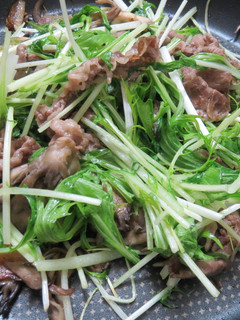 牛肉と舞茸と水菜のニンニクレモン塩炒め-レシピのメイン写真