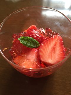 大人スィーツ☆ロゼワインで苺ゼリー-レシピのメイン写真