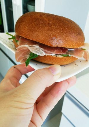 生ハムとルッコラのベーグルサンド-レシピのメイン写真