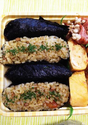 余ったカレーでおにぎらず＊お弁当にも-レシピのメイン写真