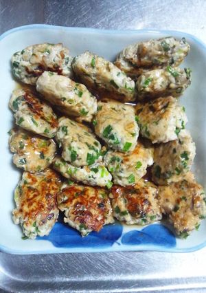 １１月３日晩飯【鶏ひきの一口ハンバーグ】-レシピのメイン写真