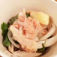 รูปของ 新じゃがいもと新玉ねぎのサラダ
