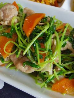 豚肉×豆苗×人参♡節約簡単炒め-レシピのメイン写真