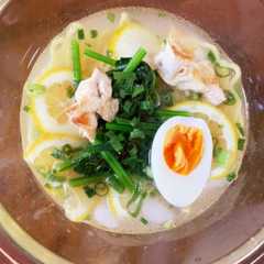 รูปของ 冷やしレモンラーメン