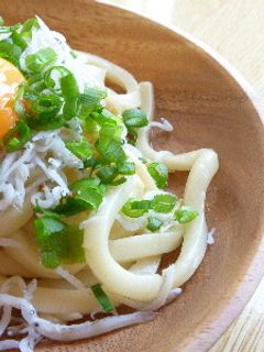 エノキバターとシラスの温玉うどん-レシピのメイン写真