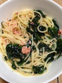 ワカメと鮭フレークパスタ-レシピのメイン写真