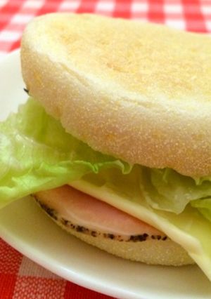 パストラミロースチーズマフィン-レシピのメイン写真
