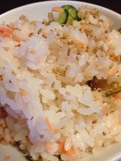 簡単!ごまたっぷり鮭のちらし寿司-レシピのメイン写真