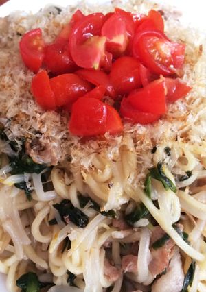 ニラもやし&プチトマトのっけ焼きそば-レシピのメイン写真