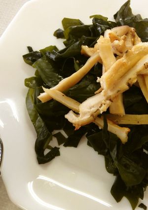 焼き白ミル貝とゆでワカメ、生姜醤油で-レシピのメイン写真