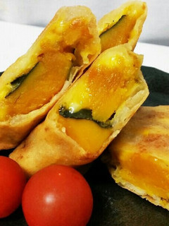 簡単♪かぼちゃの煮物でチーズin春巻き-レシピのメイン写真