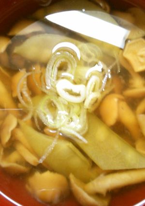 朝食にも簡単　なめこ　絹さやの　お吸い物-レシピのメイン写真