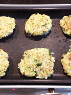 コストコのキヌアチキンサラダでお好み焼き-レシピのメイン写真