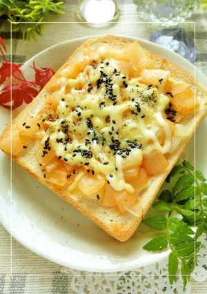 ＋ﾚﾓﾝ⋆新玉葱のチリマヨチーズトースト-レシピのメイン写真