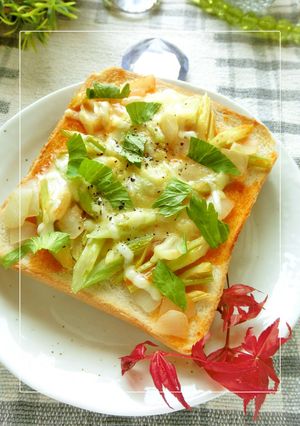 新玉×セロリのチリマヨチーズトースト-レシピのメイン写真
