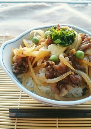 ランチに✾牛肉と新玉ねぎのバター醤油丼-レシピのメイン写真