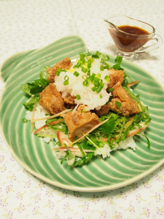 塩唐揚げと香味野菜のサラダ丼 梅山葵ダレ-レシピのメイン写真