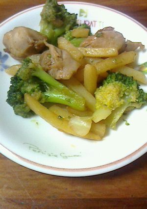 ブロッコリーとじゃが芋と鶏もも肉中華炒め-レシピのメイン写真