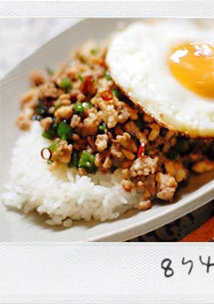 簡単♪ガッパオ飯（挽肉とバジルの炒飯）-レシピのメイン写真