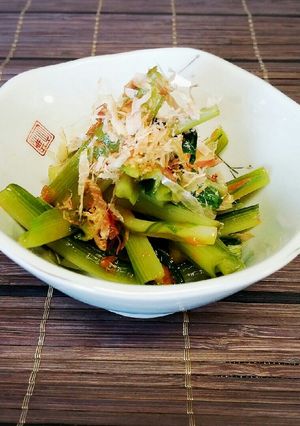 ウルイ(ぎぼうし)の＊梅和え-レシピのメイン写真