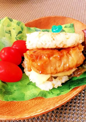 味の素贅沢肉焼売で　即席ライスバーガー-レシピのメイン写真
