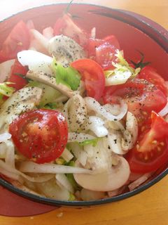 マッシュルム新玉葱セロリ、トマトのマリネ-レシピのメイン写真