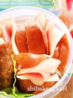 簡単ハムチーズロールパンサンドイッチ弁当-レシピのメイン写真