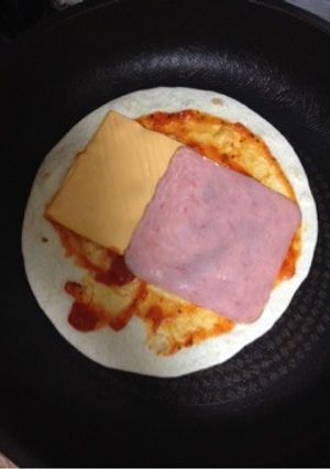 超簡単朝ごはん！ハムチーズトルティーヤ-レシピのメイン写真