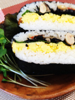 ひじきの煮物で和風おにぎらず②-レシピのメイン写真