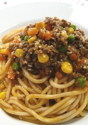 ざるそばのつゆで簡単！ミートソースうどん-レシピのメイン写真