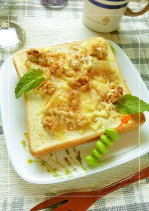 おとな味。黒みつ×胡桃のチーズトースト-レシピのメイン写真