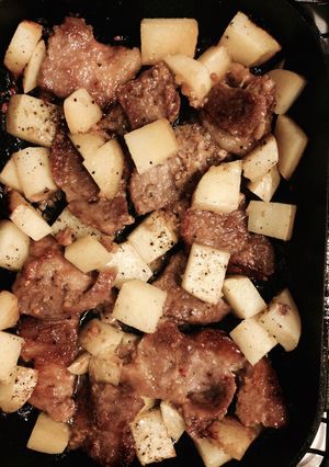 自宅ダッチ！豚肉とジャガイモを焼肉たれで-レシピのメイン写真