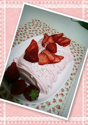 簡単おしゃれイチゴロールケーキ-レシピのメイン写真
