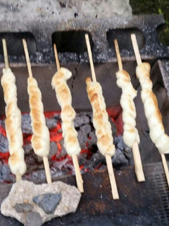 バーベキューでパンとピザ-レシピのメイン写真