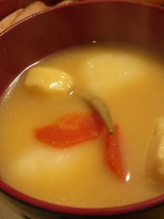 おせちや煮物の残りで美味しいお雑煮!-レシピのメイン写真
