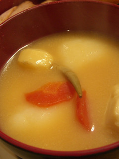 おせちや煮物の残りで美味しいお雑煮!-レシピのメイン写真