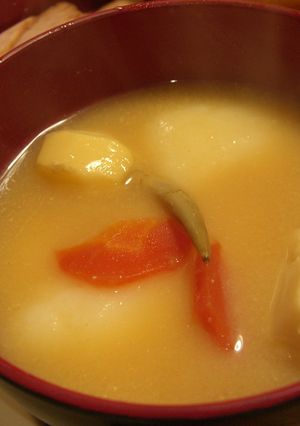 おせちや煮物の残りで美味しいお雑煮！-レシピのメイン写真