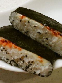 おにぎらず~鮭フレークとスライスチーズ~-レシピのメイン写真