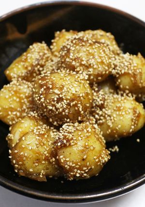春の味！新じゃがの甘辛ゴマ和え-レシピのメイン写真