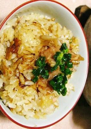 土鍋でご飯♪ツナと梅の炊き込み-レシピのメイン写真