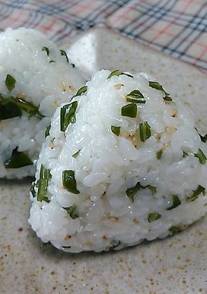 三陸の香り♡茎わかめとごま油のおにぎり-レシピのメイン写真